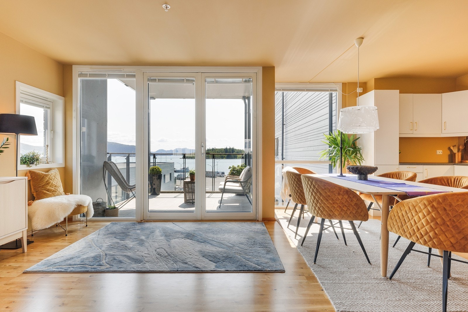 Leiligheten har nymalte vegger og tak i en tidsriktig og flott farge! Galleribilde