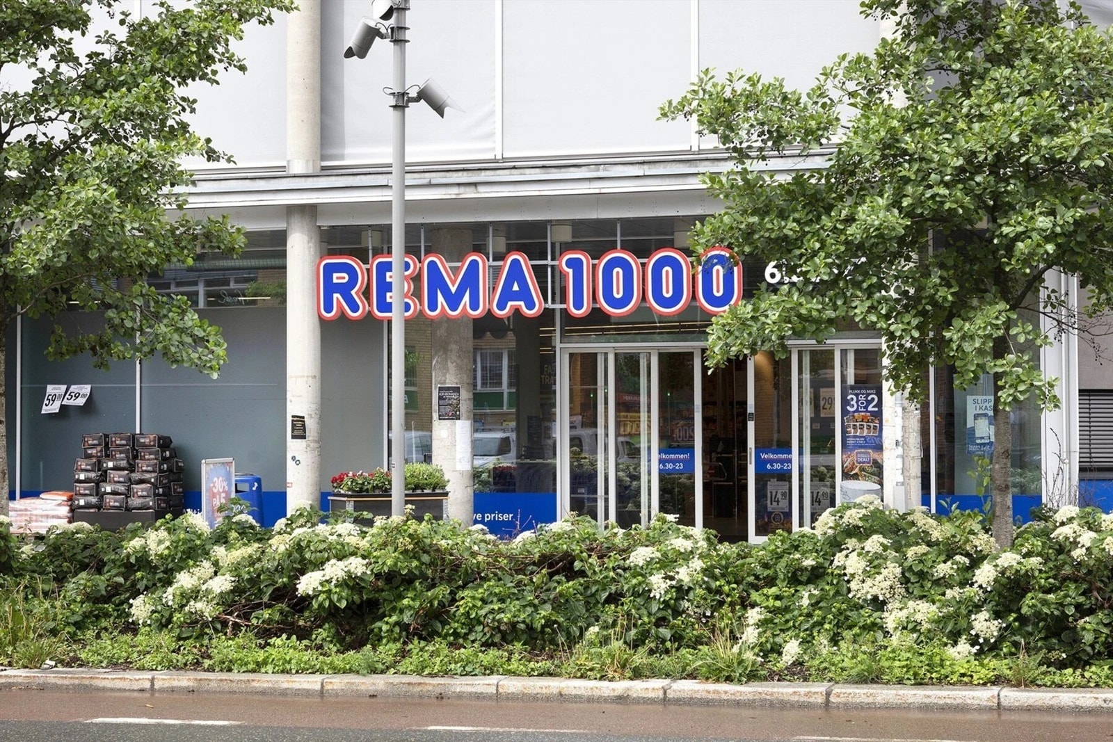 Ensjø og Hasle har et bredt utvalg av butikker, kafeer og spisesteder. Kiwi og Rema 1000 ligger rett i nærheten Galleribilde