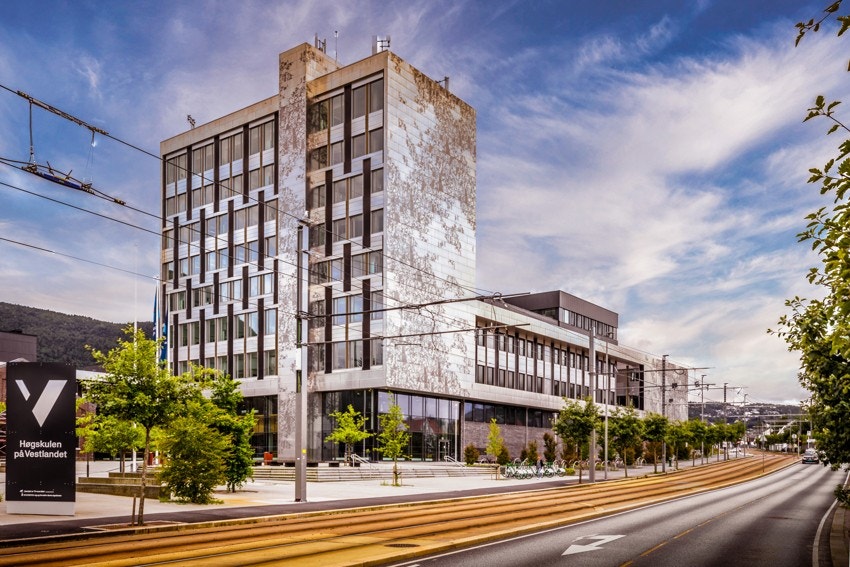 Høgskulen på Vestlandet ligger bare et par bybanestopp unna Galleribilde