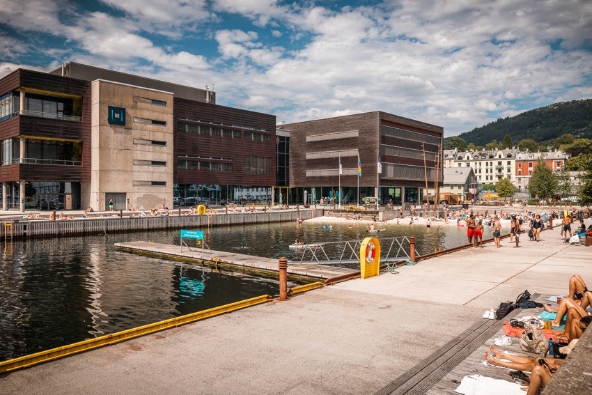 Til Handelshøyskolen BI tar spaserturen ca. 10 minutter Galleribilde