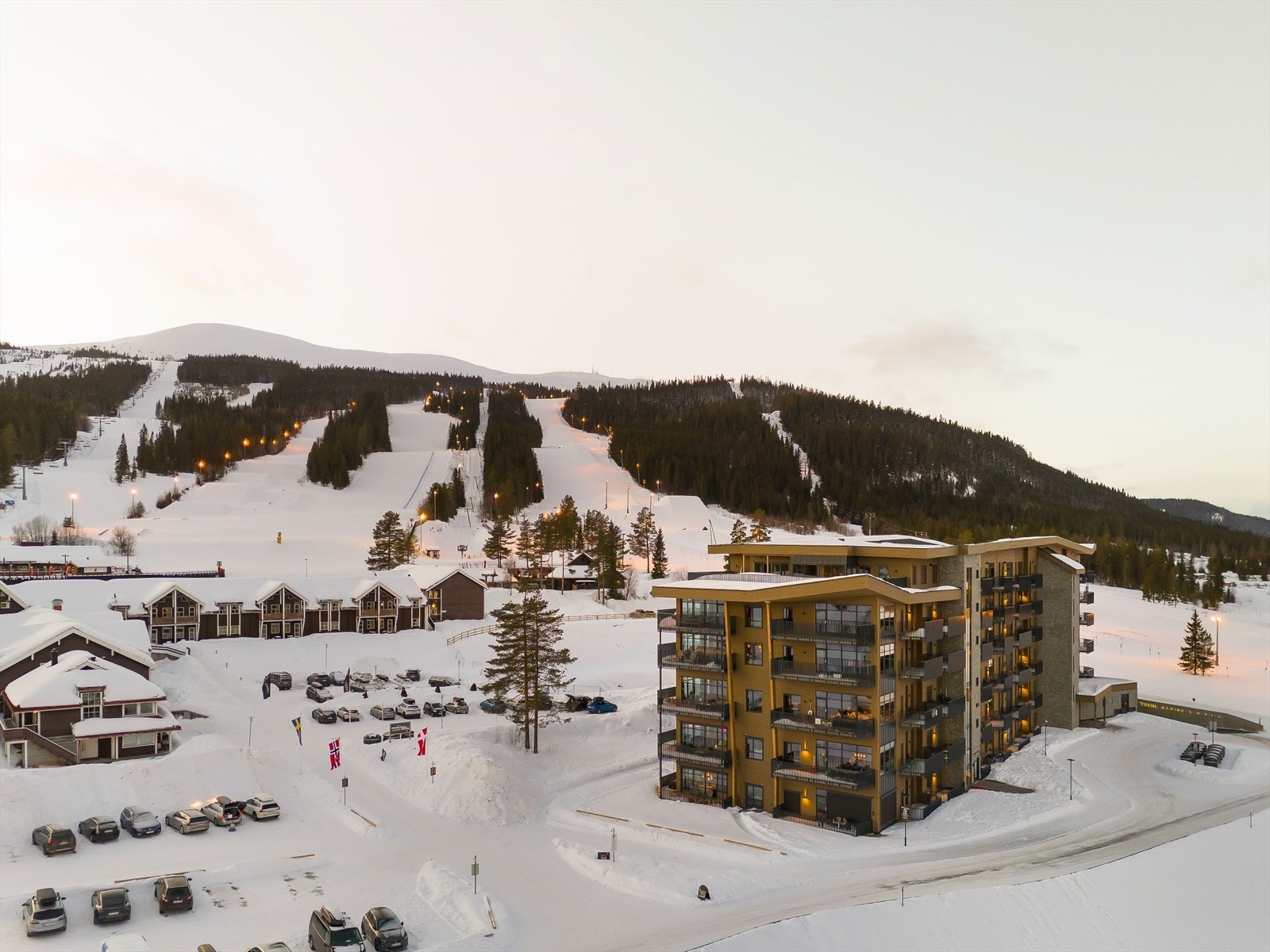 Se også vedlagte områdebeskrivelse i salgsoppgaven for ytterligere beskrivelse av de ulike tilbudene som tilbys både sommer og vinter. Galleribilde