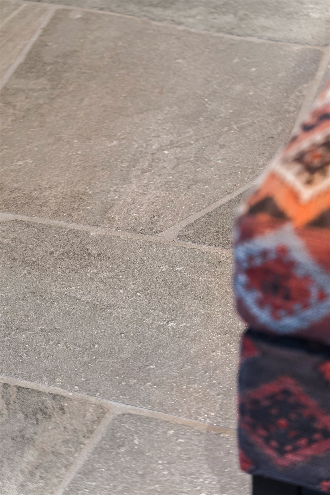 I entréen/gangen er det flott skifer på gulv. Vannbåren gulvvarme tilknyttet fjernvarme fra Trysil Fjernvarme - lave strømkostnader. Galleribilde