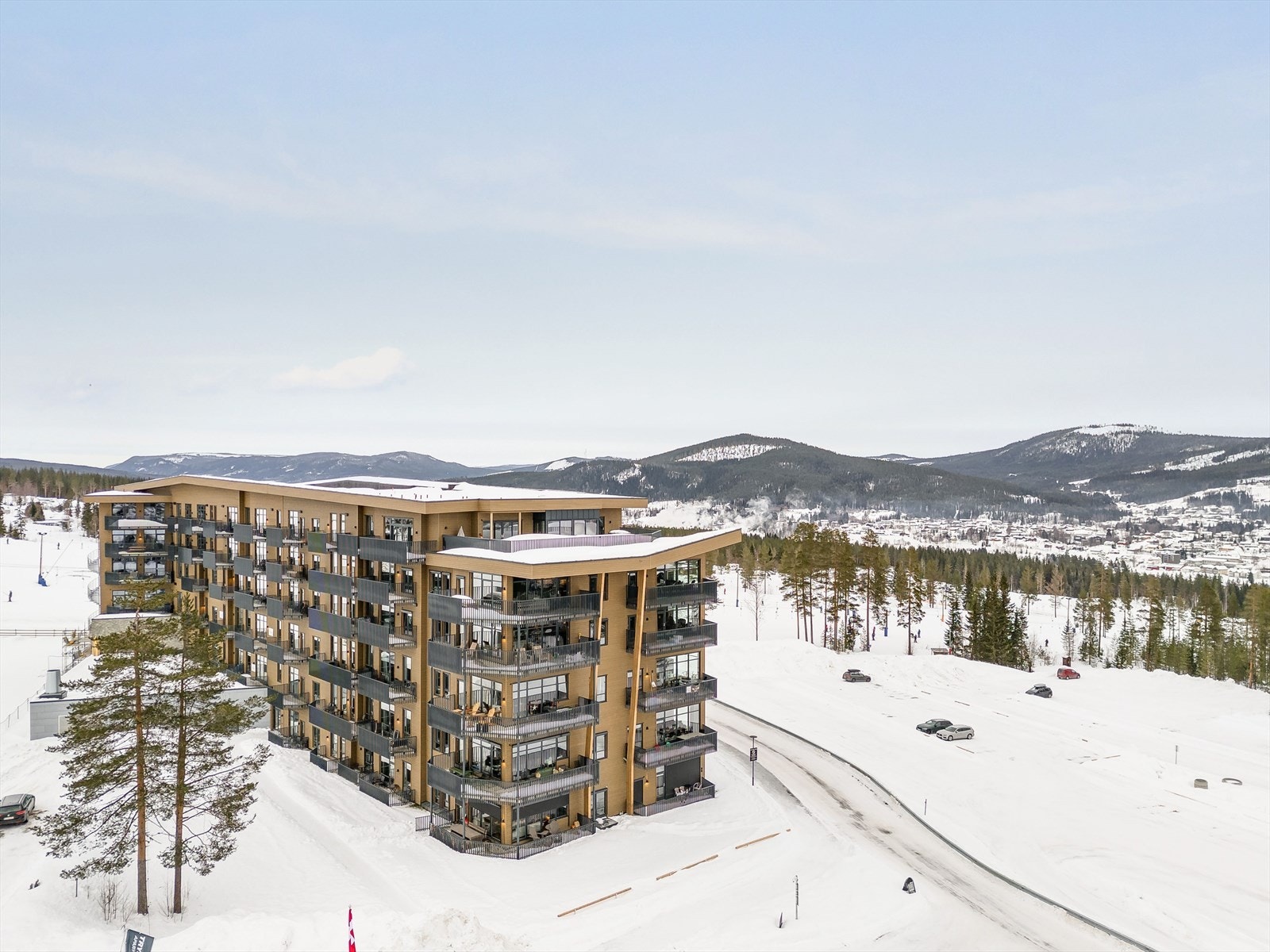 Den internasjonale flyplassen Scandinavian Moutnain Airport er åpen, og at det er korresponderende buss til Trysilfjellet. Galleribilde