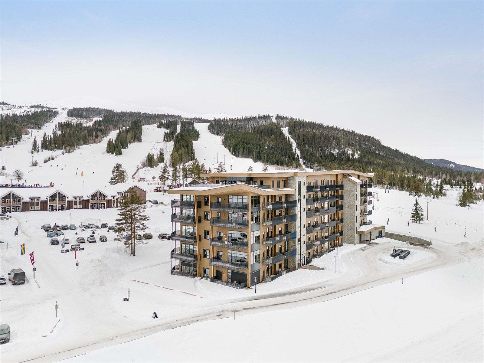 Innenfor en radius på 300-400 meter har du blant annet Trysil Bike Arena, Trysil- Knut Arena, helårs klatrepark, Trysil golfbane og minigolf. Galleribilde