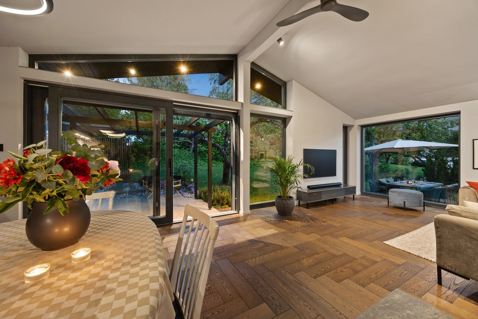 Boligen er utformet i kvalitetsmessige materialvalg Galleribilde