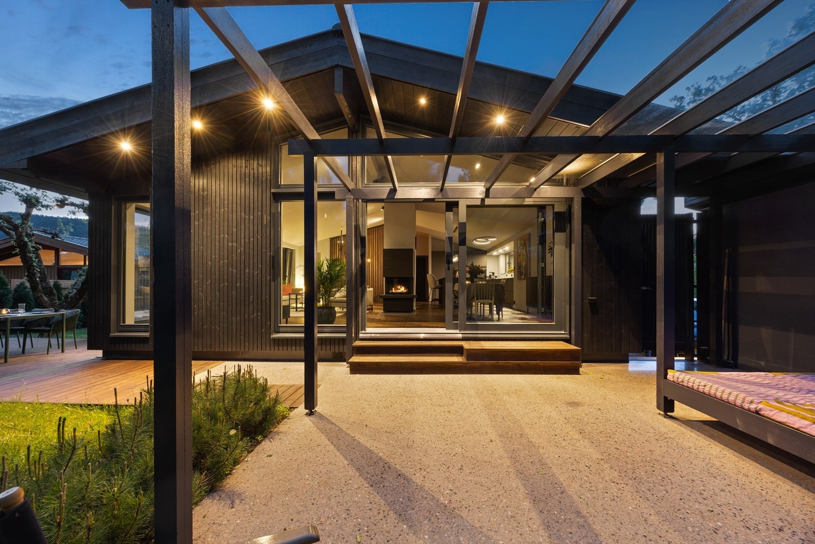 Adkomst fra stue til terrasse og hage Galleribilde