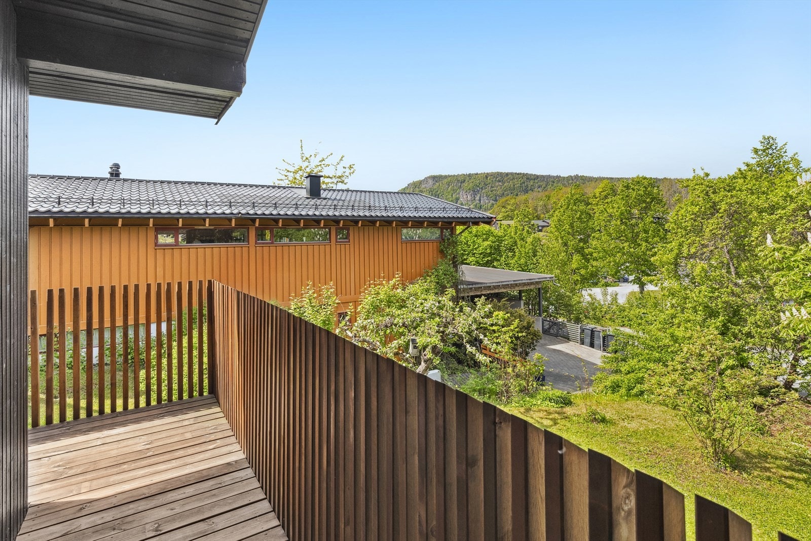 Utgang til veranda fra det ene soverommet Galleribilde