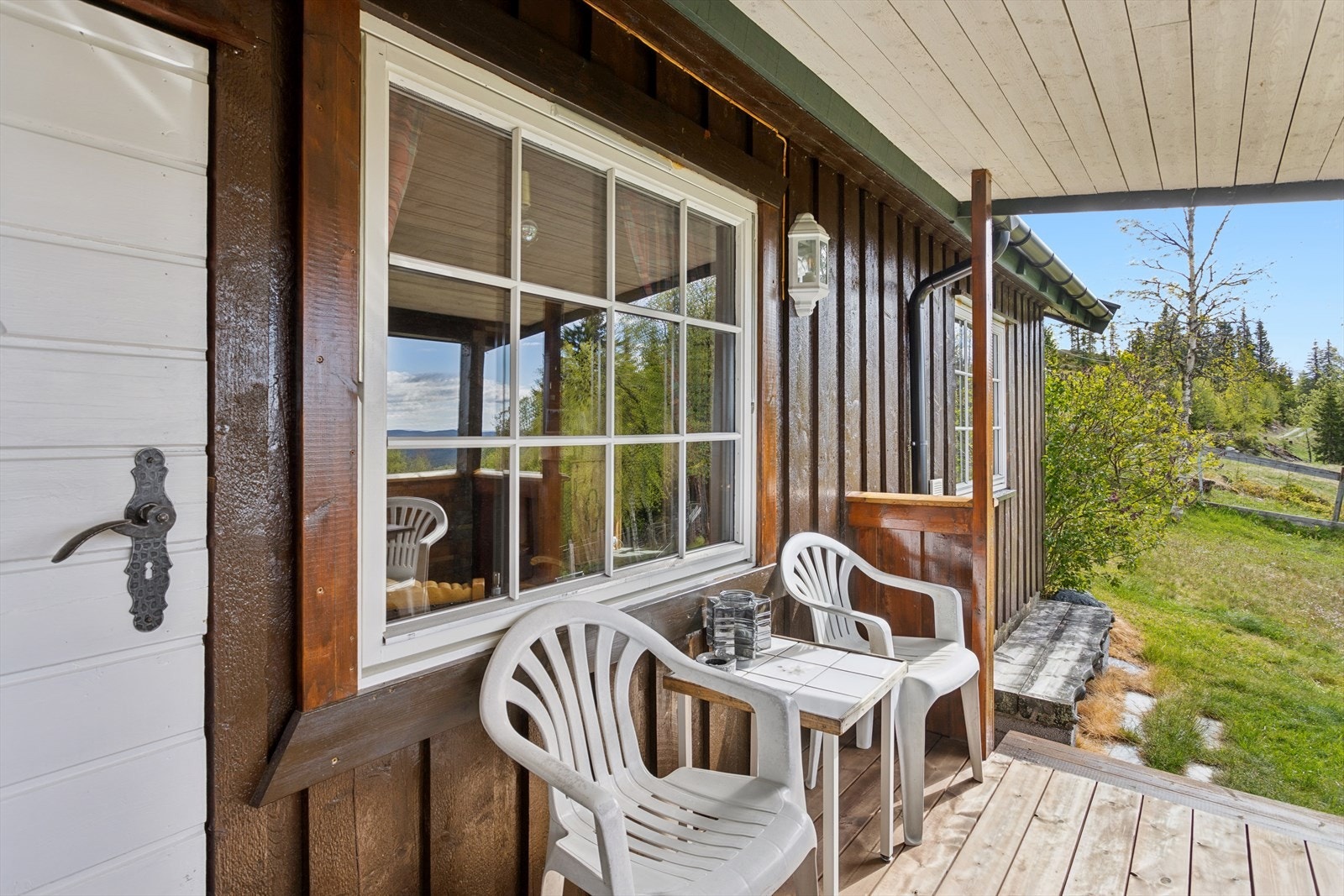 Overbygget gir en lun uteplass, som kan om ønskelig, nytes i all slags vær Galleribilde