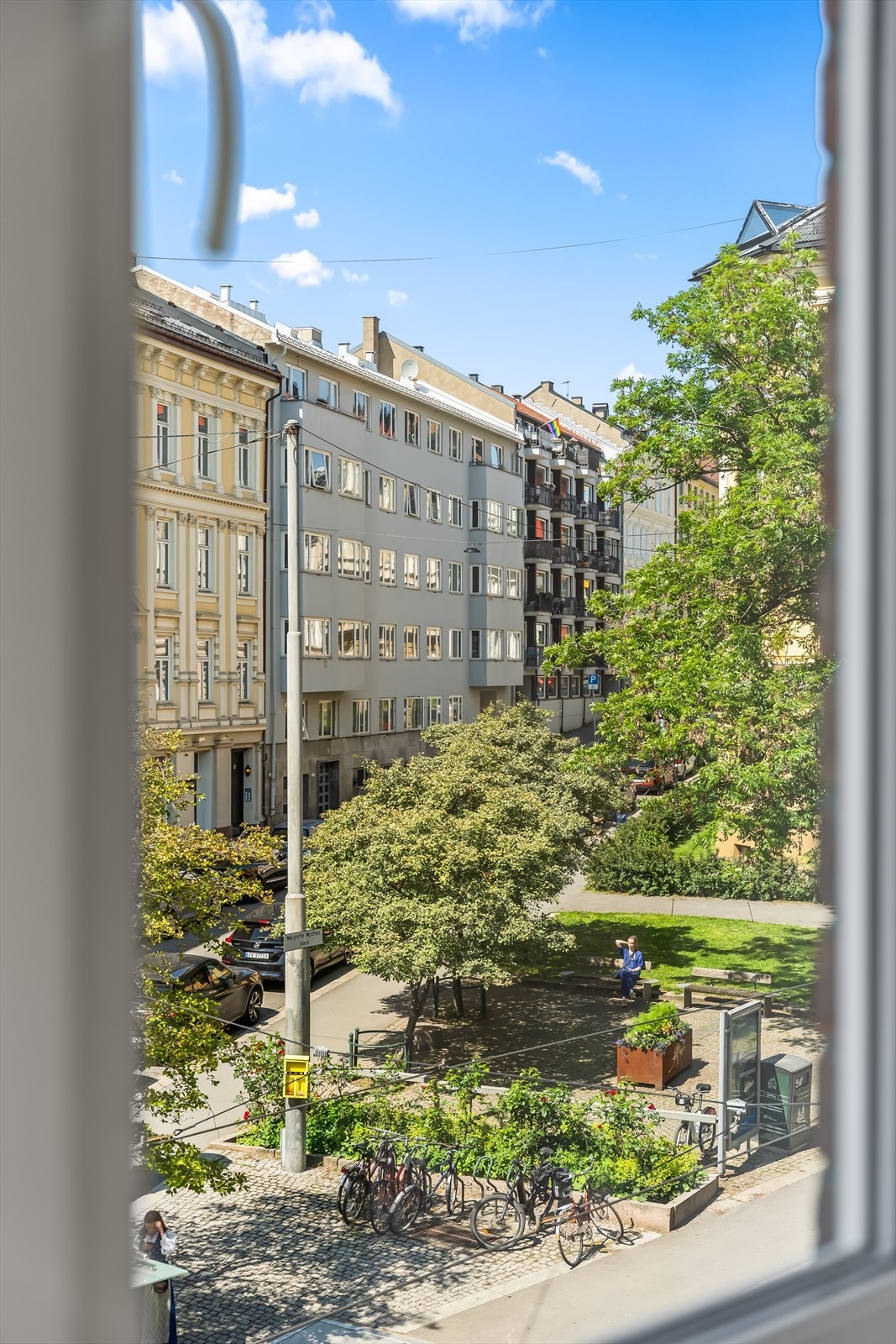 Det sjarmerende området er ypperlig for den som vil bo nær grønne lunger, men samtidig ha gangavstand til alt av hovedstadens fasiliteter. Galleribilde