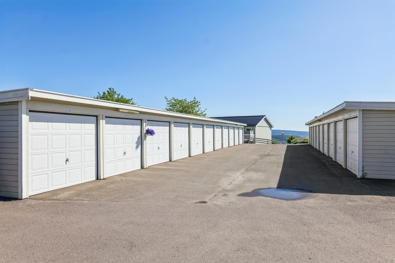 Garasje i rekke medfølger Galleribilde