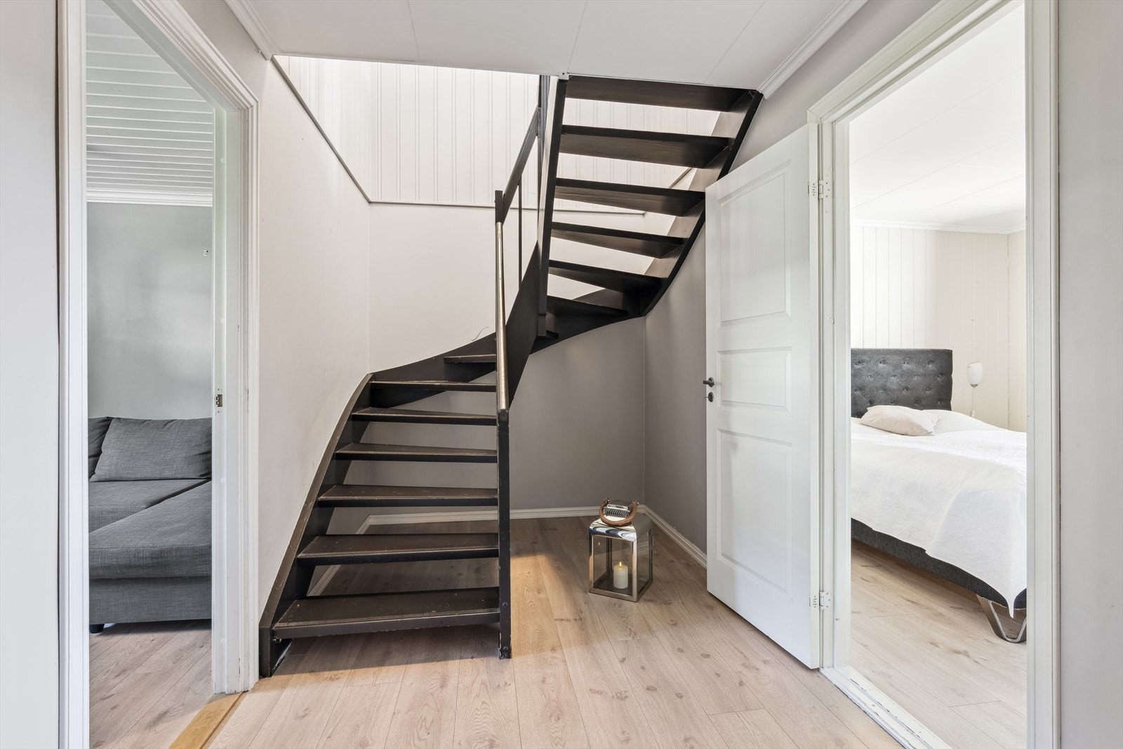 Trapp ned til hall Galleribilde