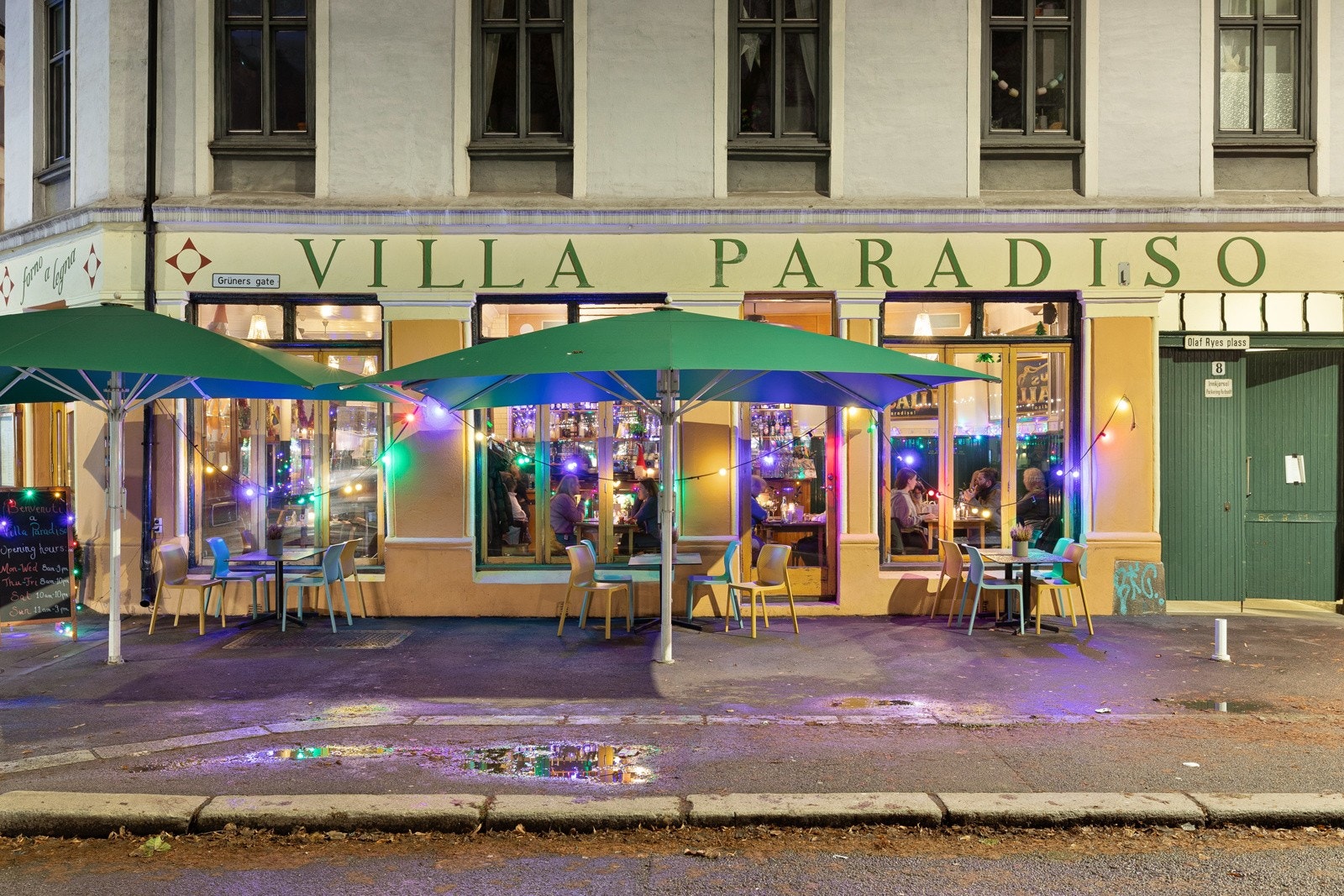 Fra boligen er det kort vei til det yrende og pulserende liv på Grünerløkka, som f.eks. søndagsmarked i Birkelunden, Mathallen på Vulkan, samt en rekke nisjebutikker og serveringssenter Galleribilde