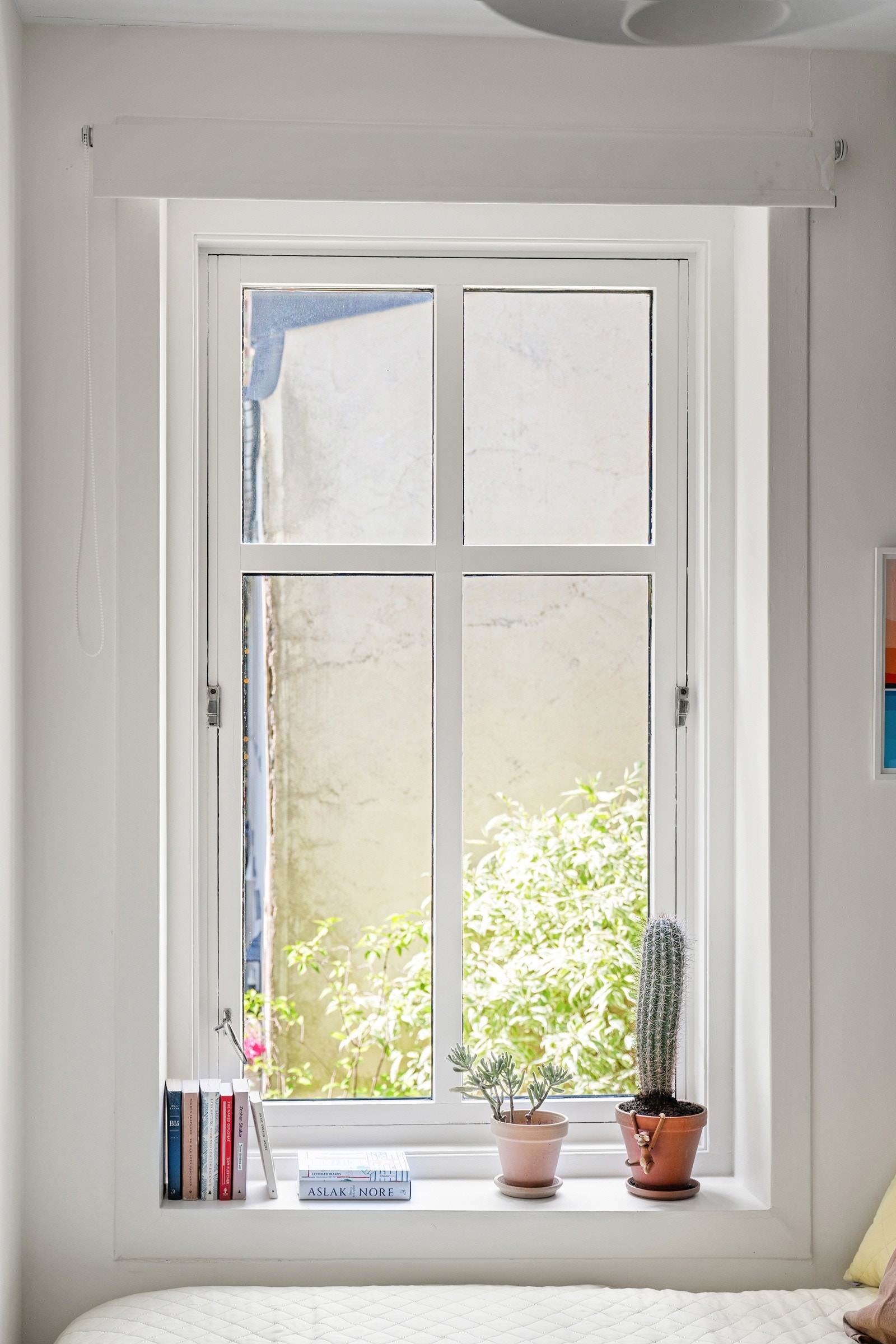 Dette soverommet vender også ut mot rolig bakgård Galleribilde