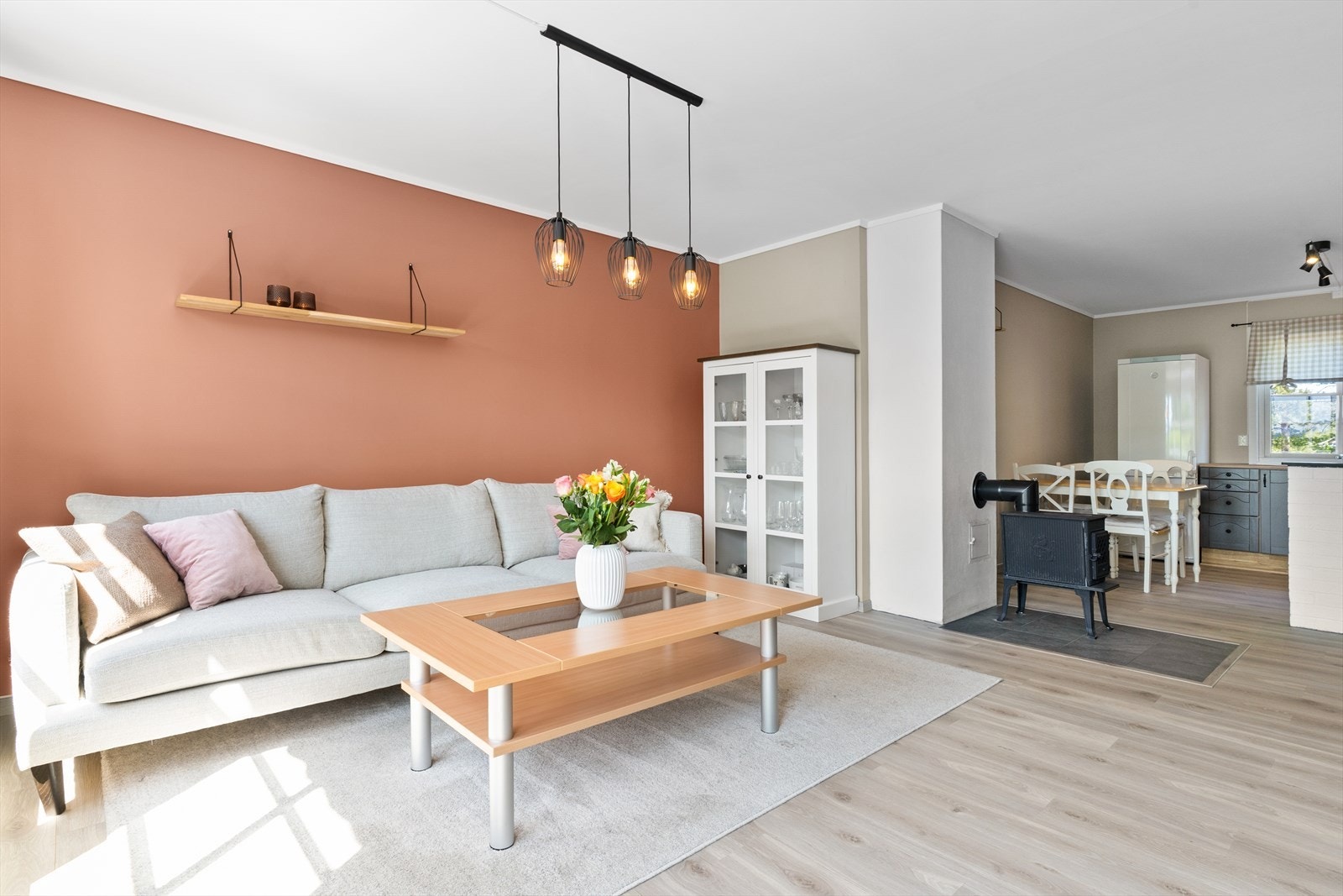 God plass til sofa- og TV-møbler. Galleribilde