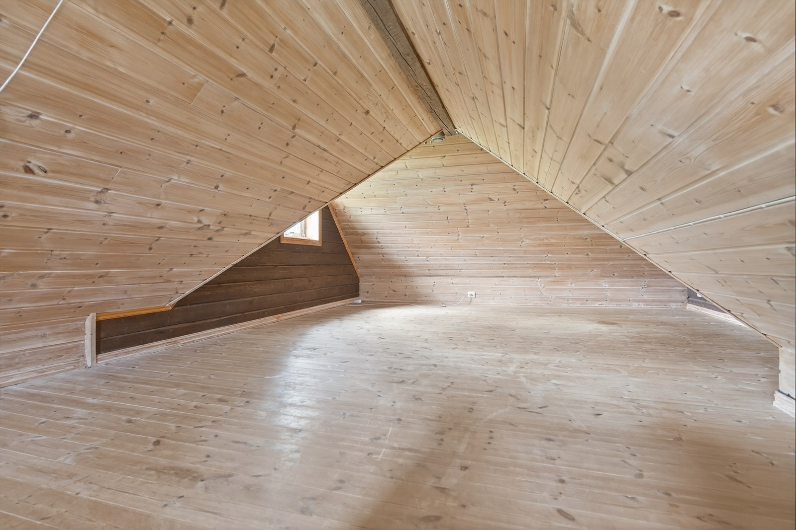 Innredet rom i loftsetasje. Ikke omsøkt. Galleribilde