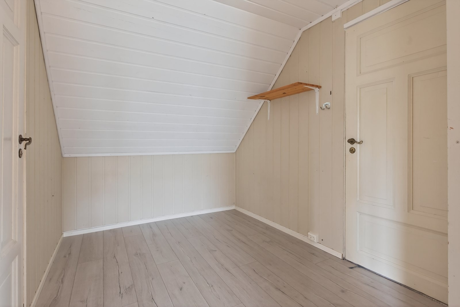 Innredet rom i 2.etg. Ikke godkjent til bolig. Galleribilde