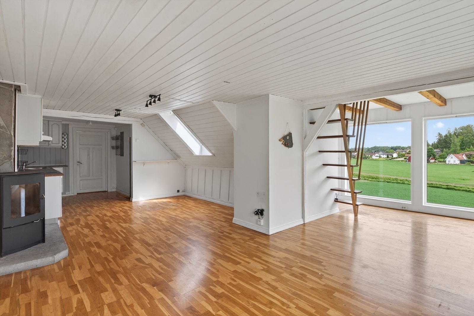 Innredet rom i 2.etg. Ikke godkjent til bolig. Galleribilde