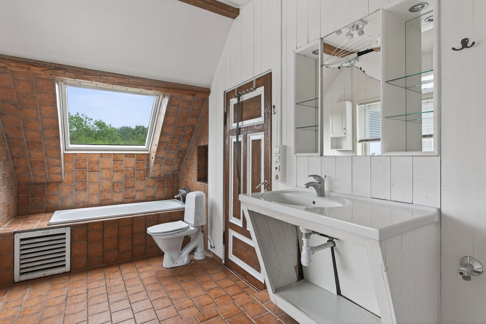 Innredet rom i 2.etg. Ikke godkjent til bolig. Galleribilde