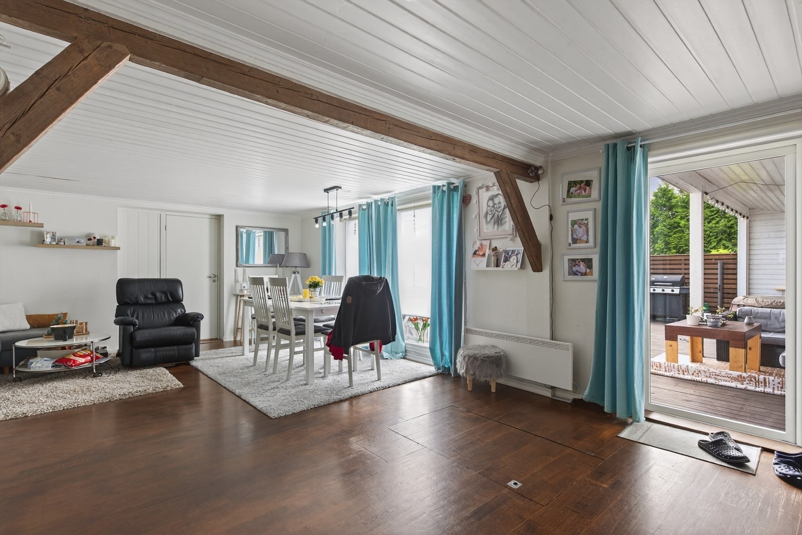 Fra stuen i 1.etg. er det utgang til stor og delvis overbygget terrasse. Galleribilde