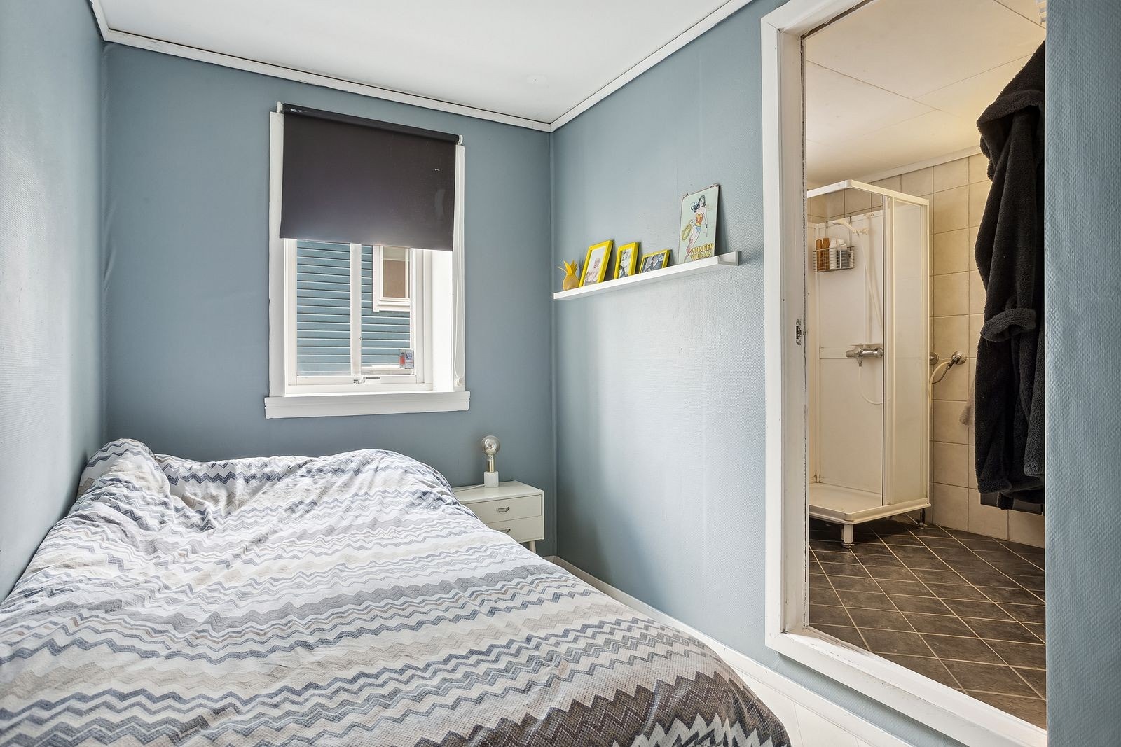 Soverom 2. Her er det god plass til dobbeltseng og nattbord. Galleribilde