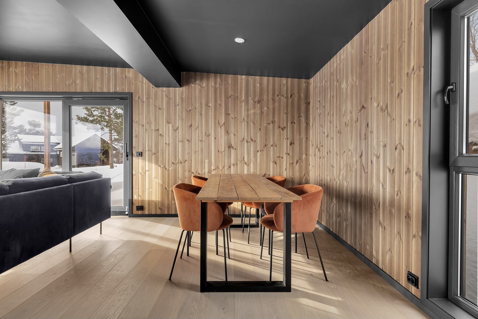 God plass til spisegruppe. Galleribilde