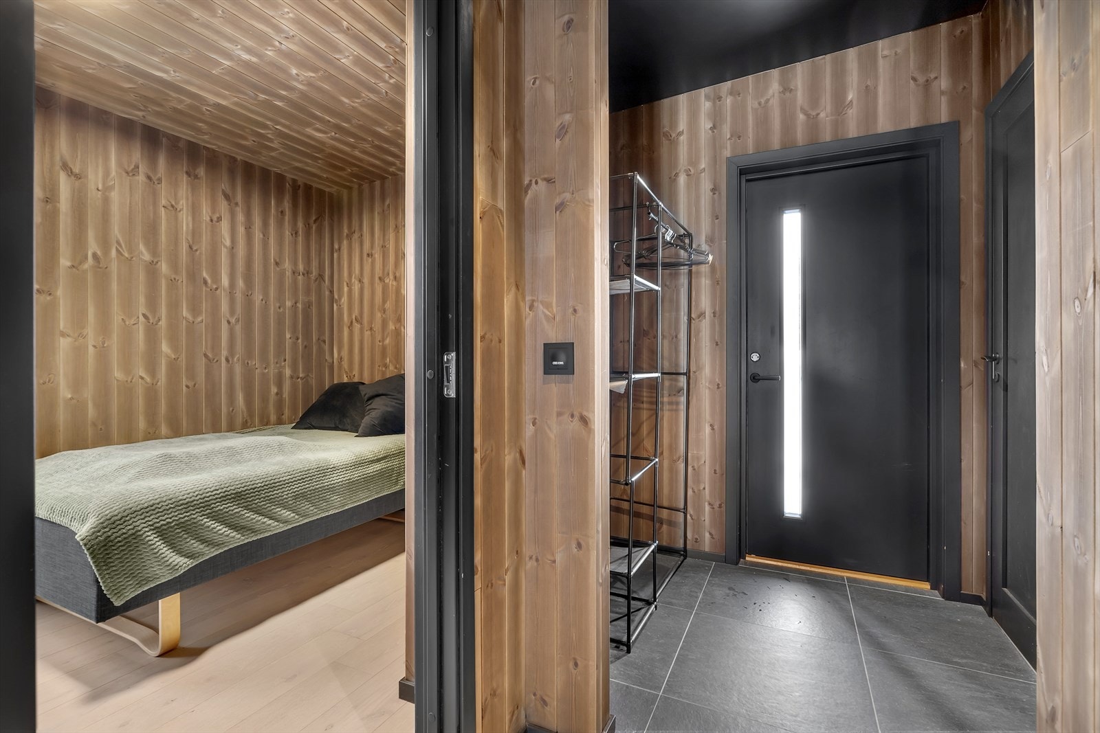 Flislagt entre. Galleribilde