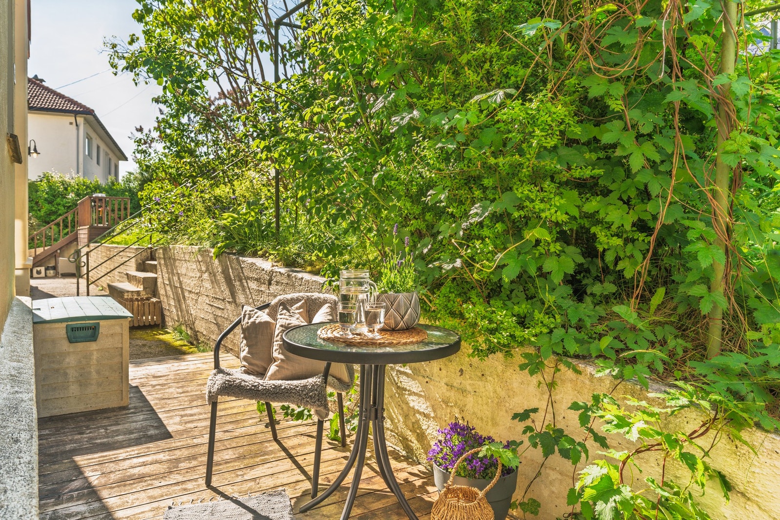 Koselig uteområde like utenfor leiligheten. Galleribilde