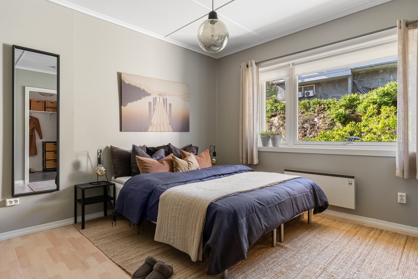 Et fredelig rom som innbyr til hvile og ro. Galleribilde