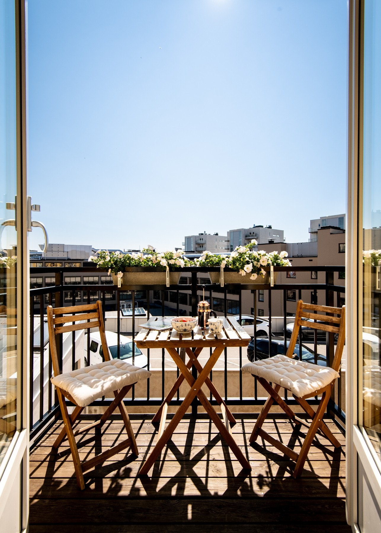 Her er det plass til en sittegruppe, perfekt for frokost eller middag ute. Galleribilde