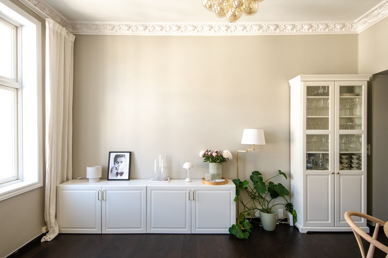 Med sin romslige utforming gir den gode muligheter for å innrede i ulike soner. Galleribilde