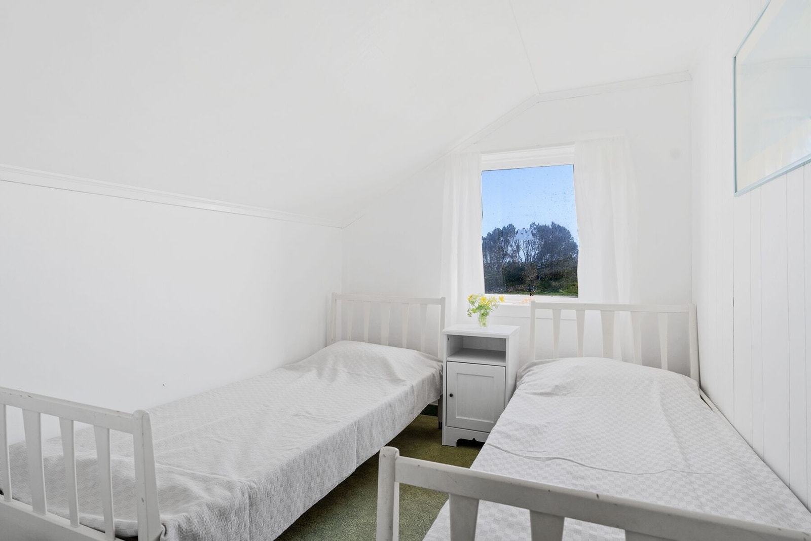 Soverom - Vi gjør oppmerksom på at takhøyde i 2. etasje er mellom 195 og 205 cm. Galleribilde