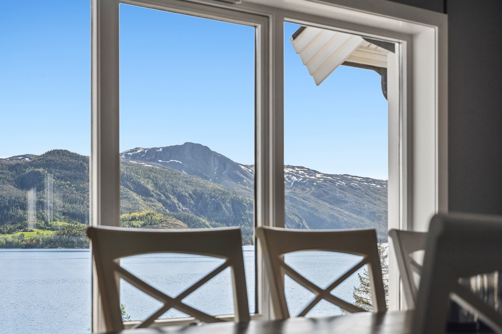 Nydelig utsikt fra spiseplassen. Galleribilde
