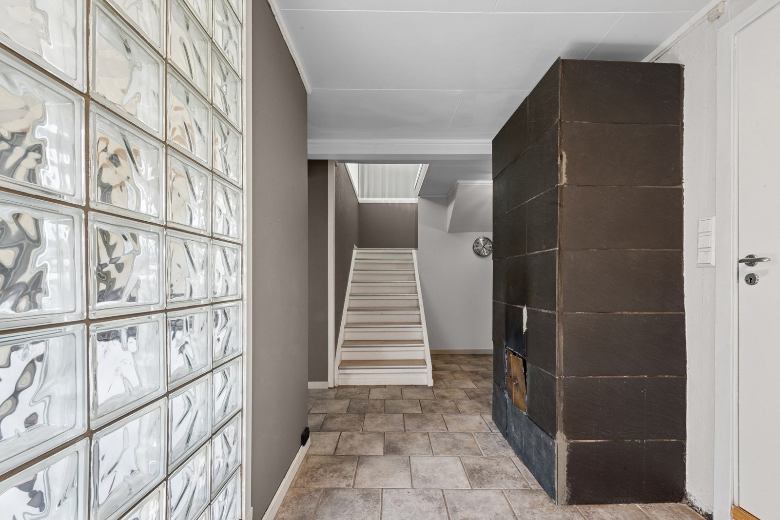 Gang i underetasjen. Galleribilde