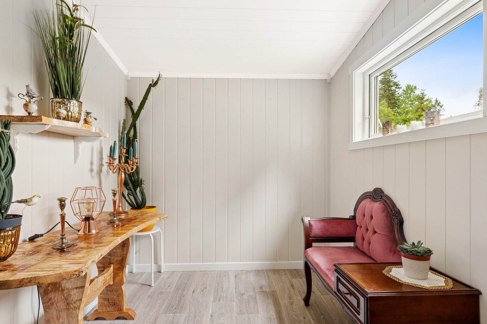 Annekset er et godt tilskudd og legger til rette for kontor, hobbyrom eller kanskje treningsrom? Galleribilde