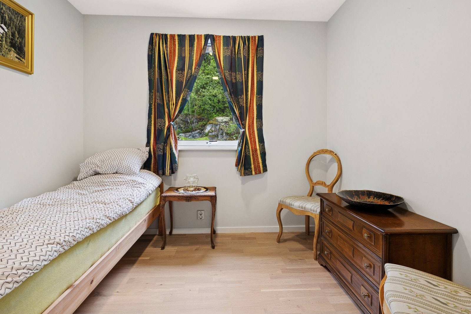 Soverom 2 egner seg godt som barnerom, gjesterom eller kontor. Alt etter behov! Galleribilde