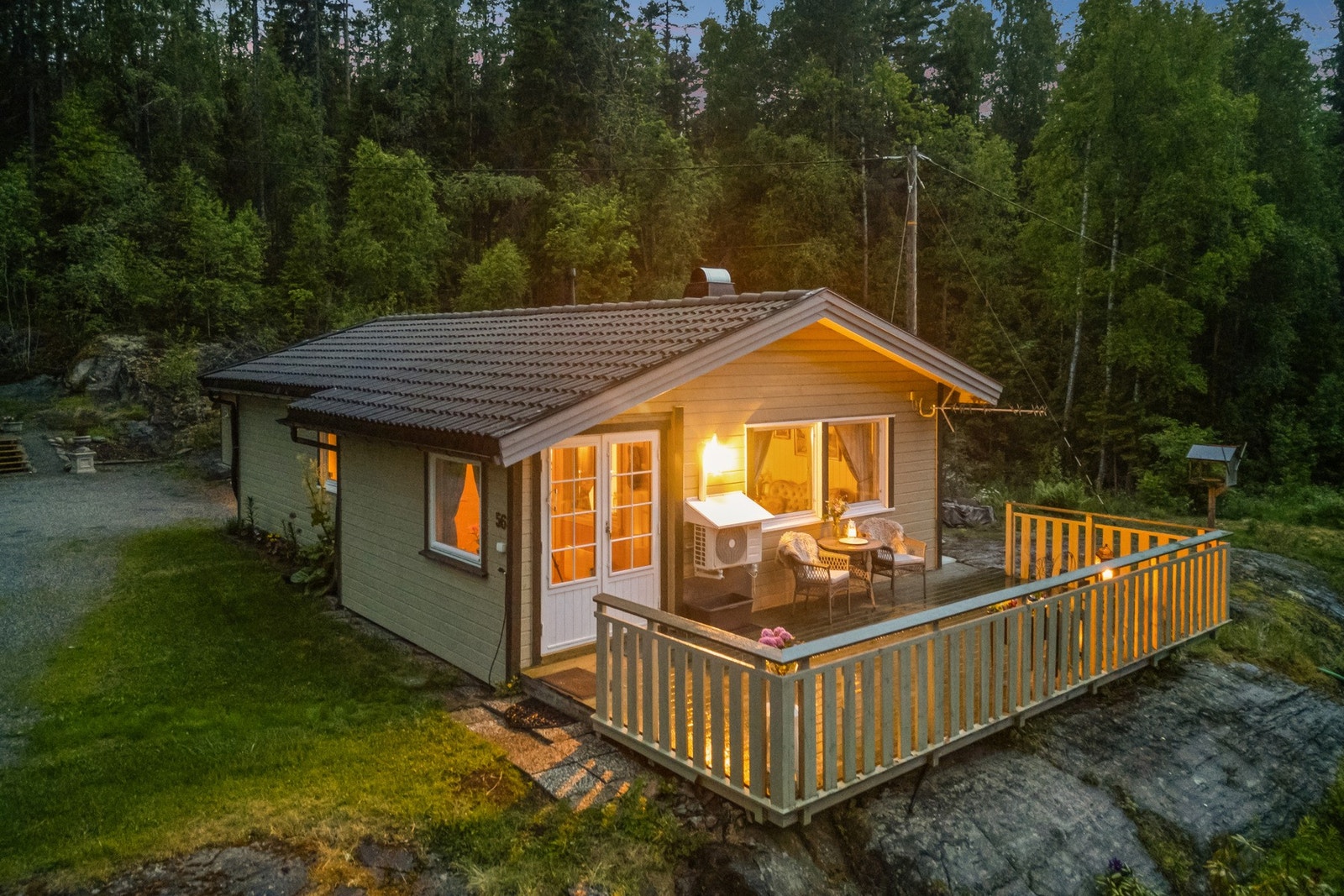 Eiendommen har en flott tomt på hele 2.7 mål. Galleribilde