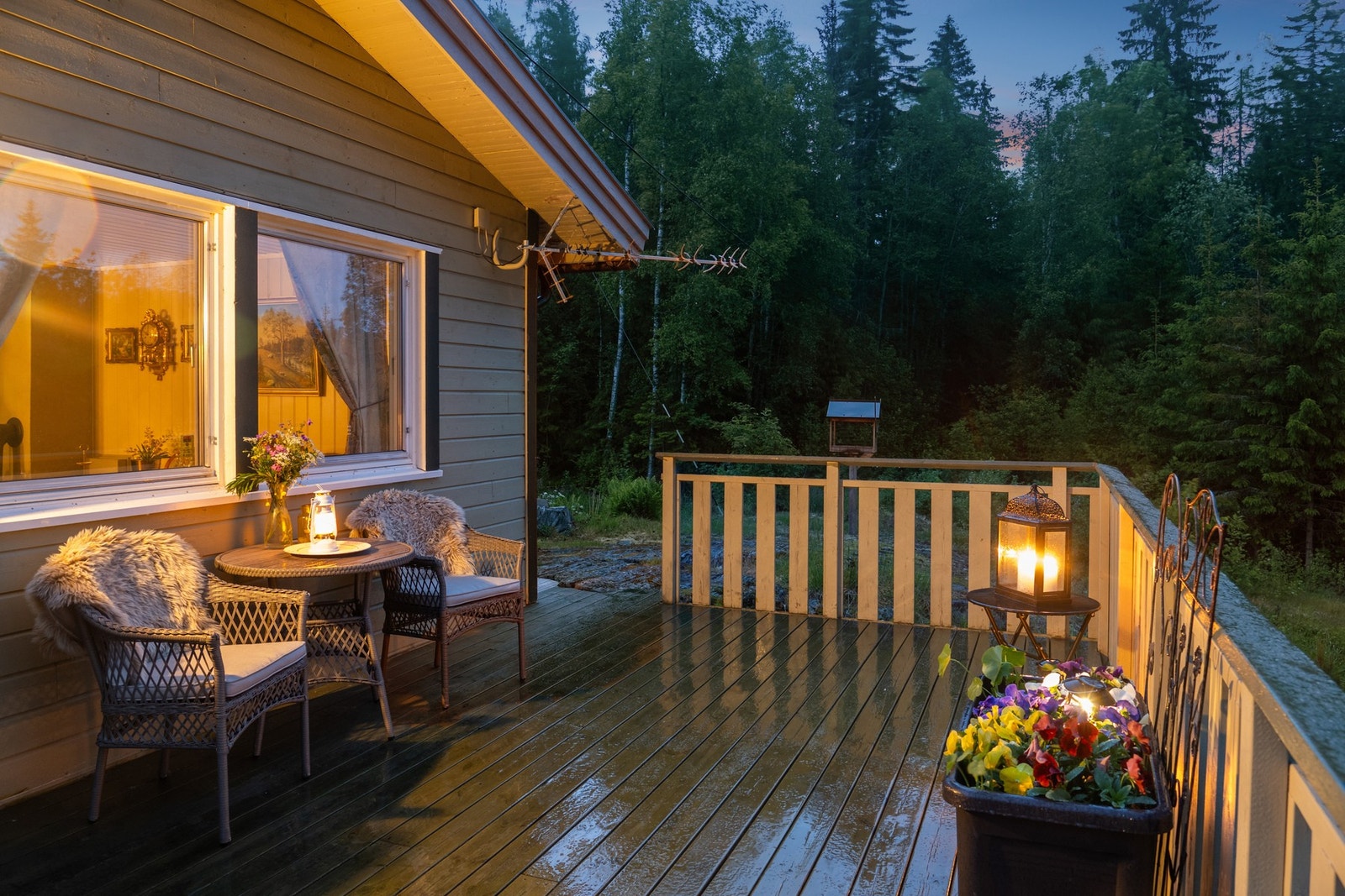 Kveldsstemning på terrassen. Galleribilde