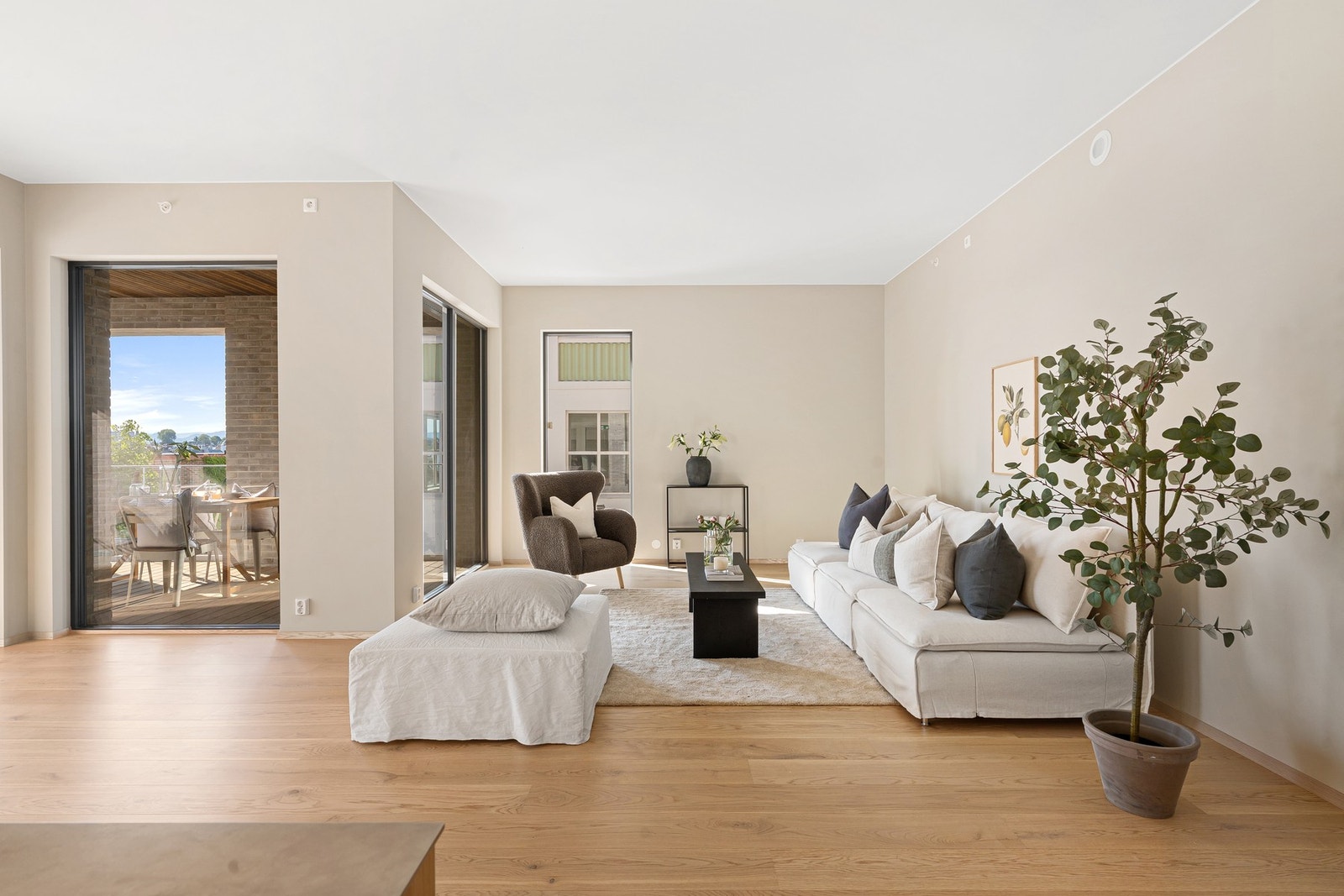 Naturlig sone for romslig sittegruppe. Galleribilde