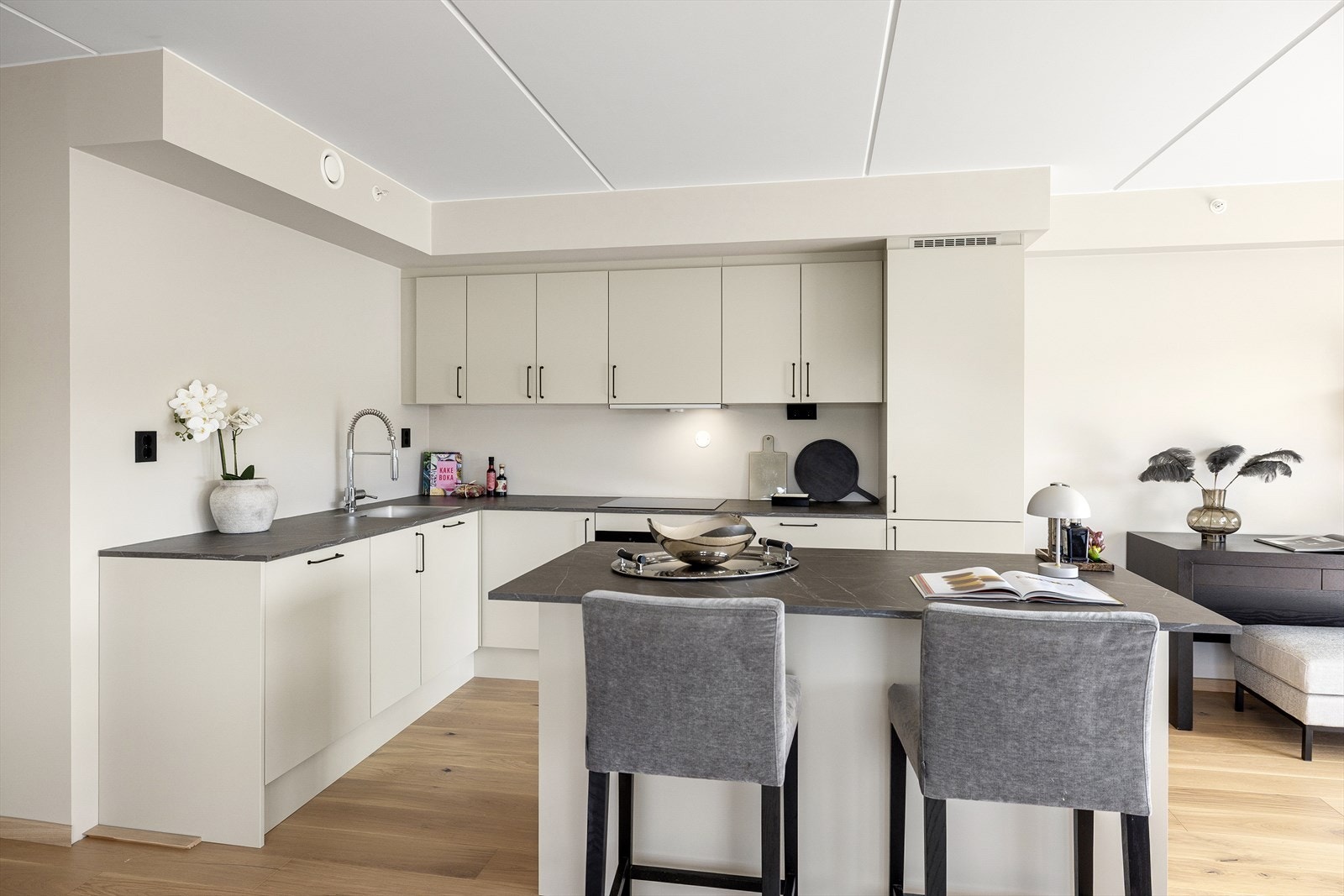 Kjøkken fra Svane utstyrt med hvitevarer fra Electrolux. Galleribilde