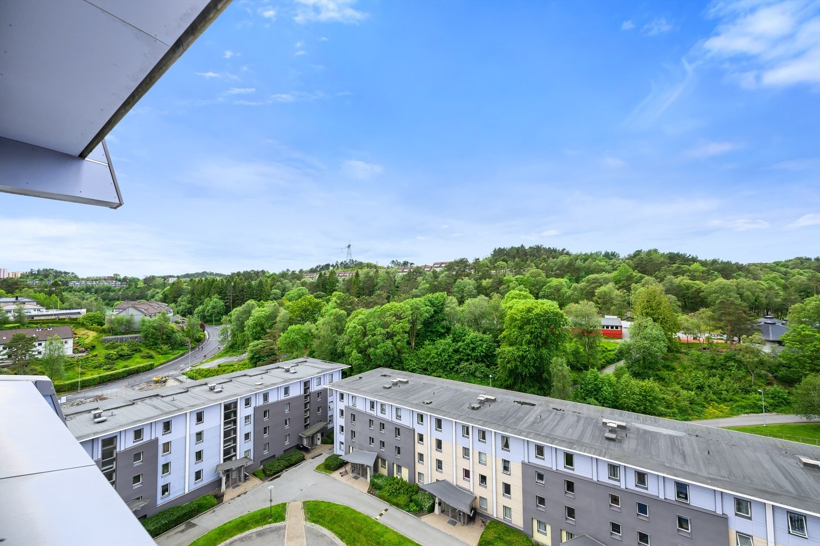 Fana sparebank eiendom v/ Lars D. Mæland har gleden av å presentere en hjørneleilighet i 11 etg i Vadmyrveien 4! Galleribilde