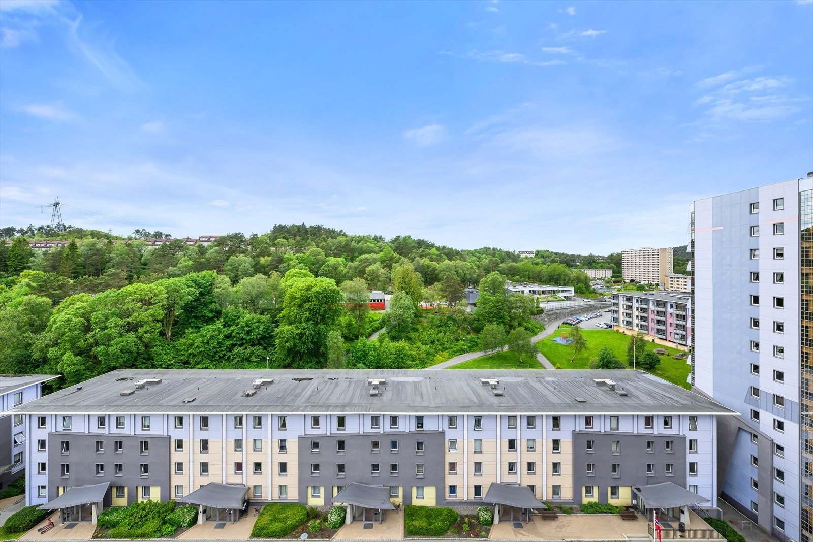 En av de bedre beliggenhetene internt i borettslaget. Endeleilighet i 11 etg! Galleribilde