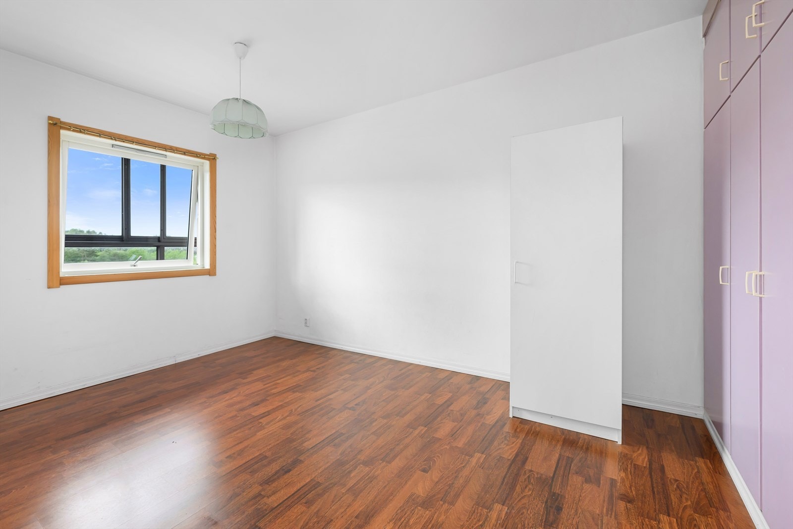 Lyst og romslig, her er det stort potensiale. Galleribilde