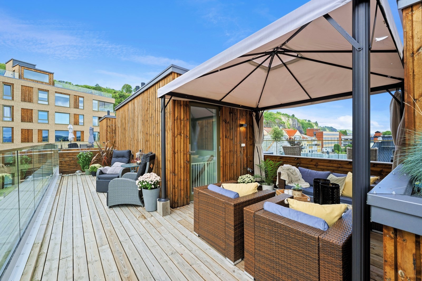 Stor fin takterrasse med fantastisk sjøutsikt Galleribilde