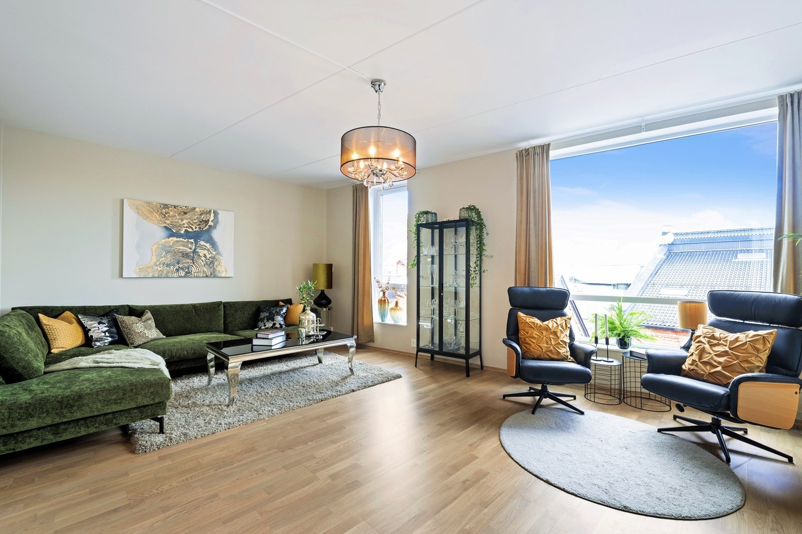 Stuen har god høyde under taket. Galleribilde