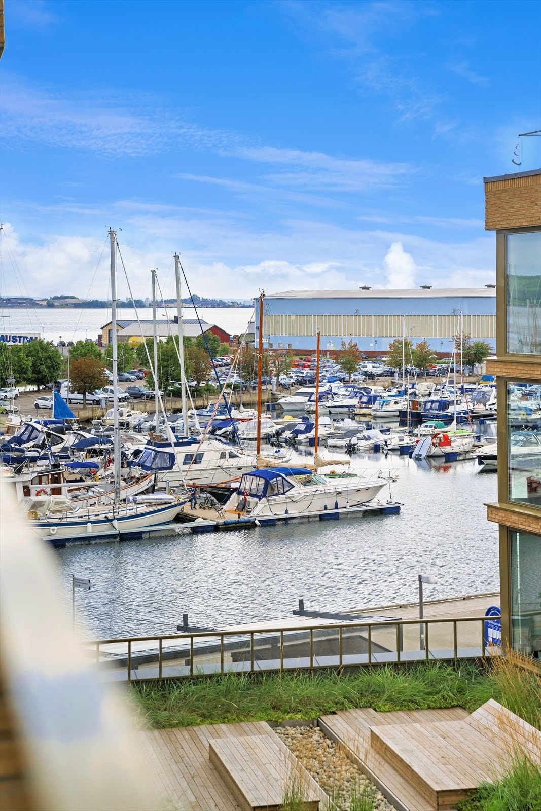 Flott sjøutsikt fra balkong/takterrasse Galleribilde