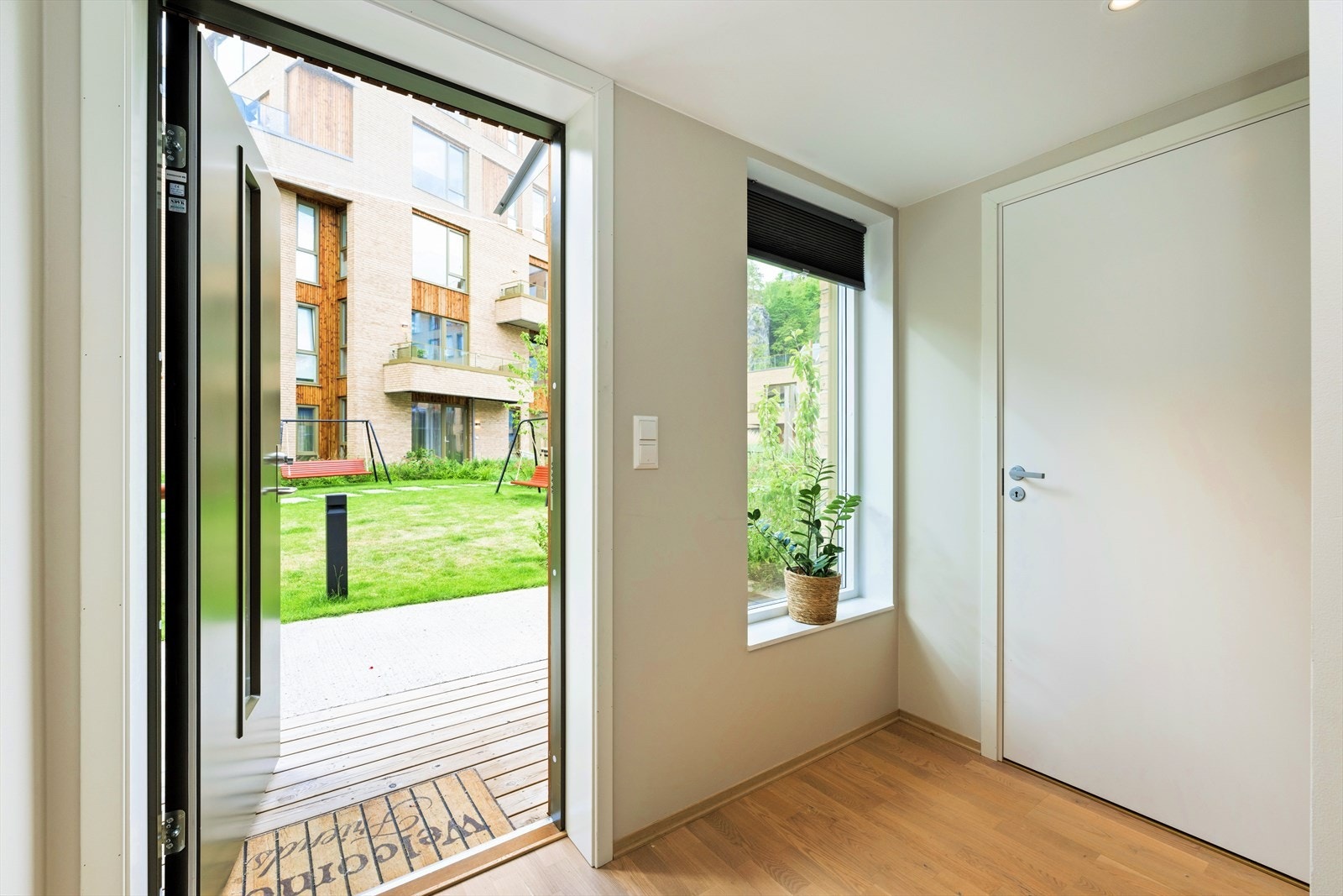 Koselig inngangsparti inn til gang/hall. Galleribilde