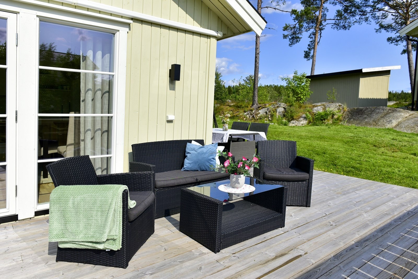 Her er det enkelt å invitere familie og gjester med god plass både inne og ute. Galleribilde