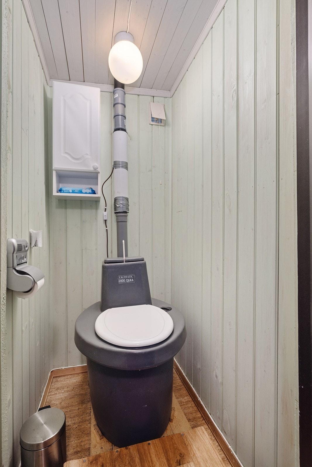 Utedo i uthus Galleribilde