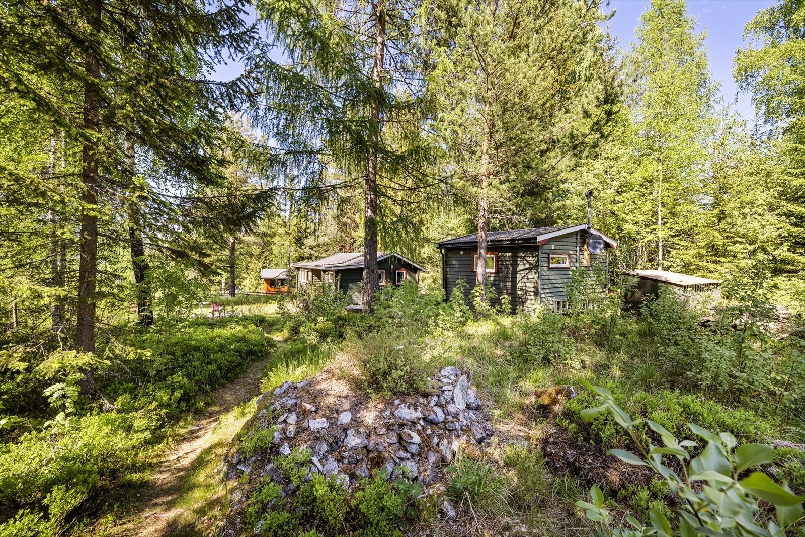 Bildet er tatt fra parkeringen til hytta, det er ikke langt å gå! Galleribilde