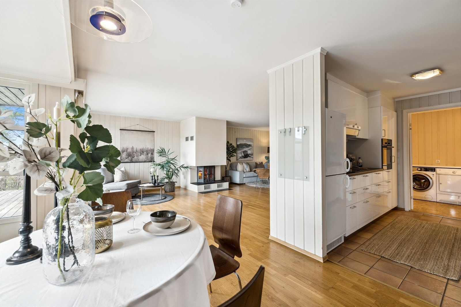 Stue/kjøkken i delvis åpen løsning Galleribilde